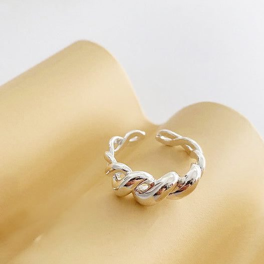 AARVO Elegant Twisted Ring - RNG1005